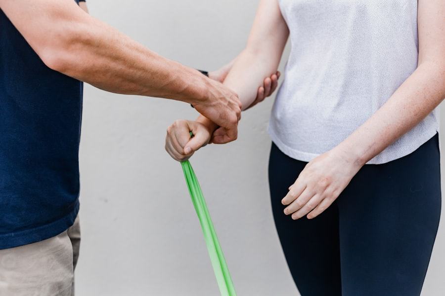 Ćwiczenia z taśmą oporową pod okiem fizjoterapeuty